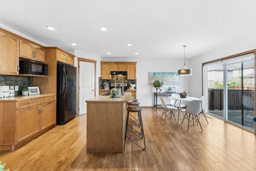 74 Tuscany Springs Hill NW Calgary AB T3L 3E4