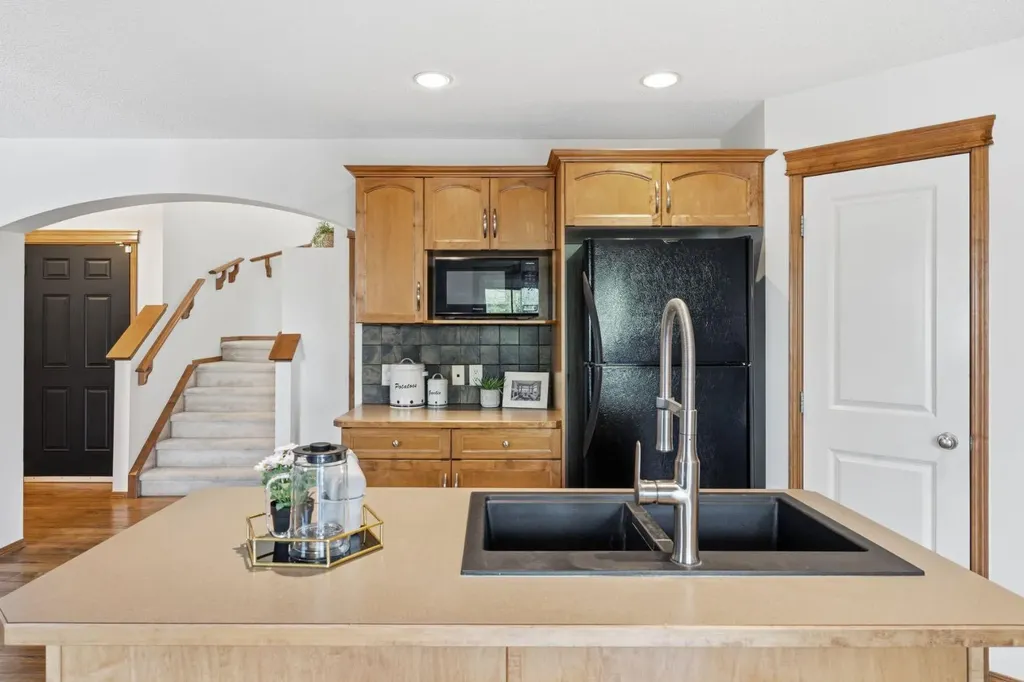 74 Tuscany Springs Hill NW Calgary AB T3L 3E4