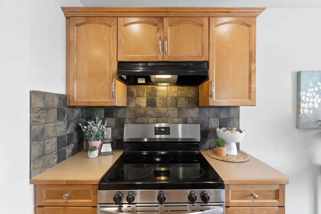 74 Tuscany Springs Hill NW Calgary AB T3L 3E4