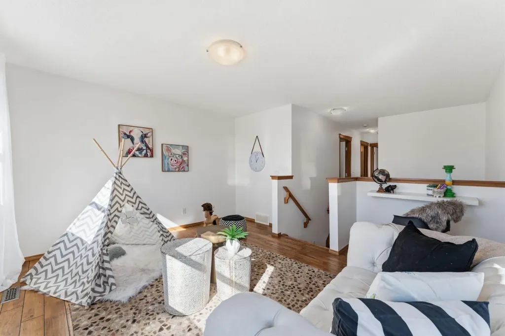 74 Tuscany Springs Hill NW Calgary AB T3L 3E4