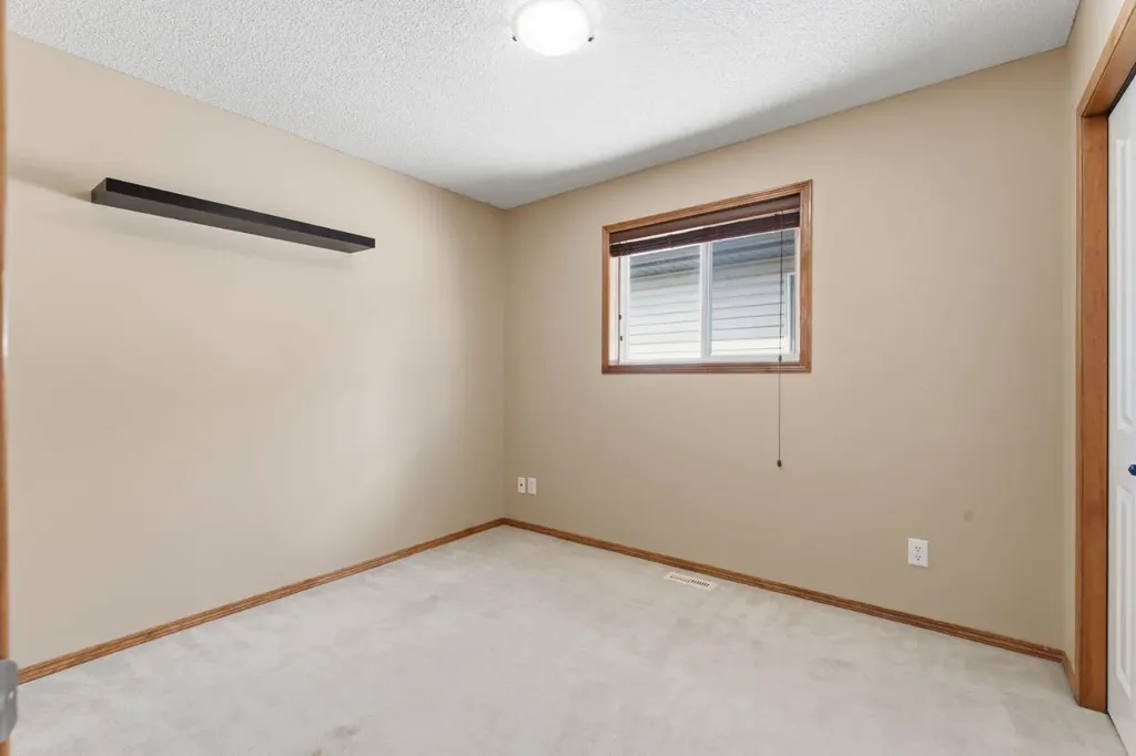 74 Tuscany Springs Hill NW Calgary AB T3L 3E4