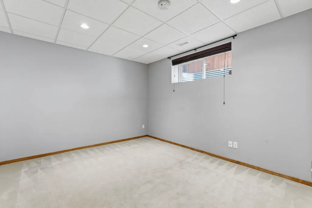 74 Tuscany Springs Hill NW Calgary AB T3L 3E4