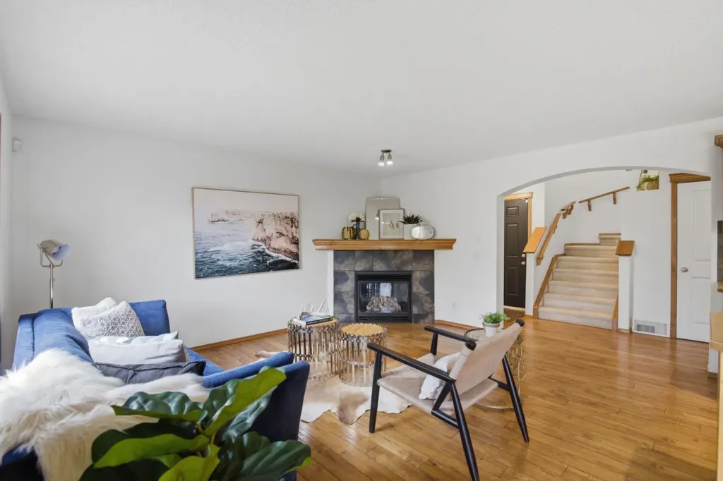 74 Tuscany Springs Hill NW Calgary AB T3L 3E4