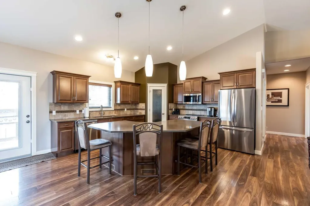 207 Hamptons Way SE Medicine Hat AB T1B 0E1