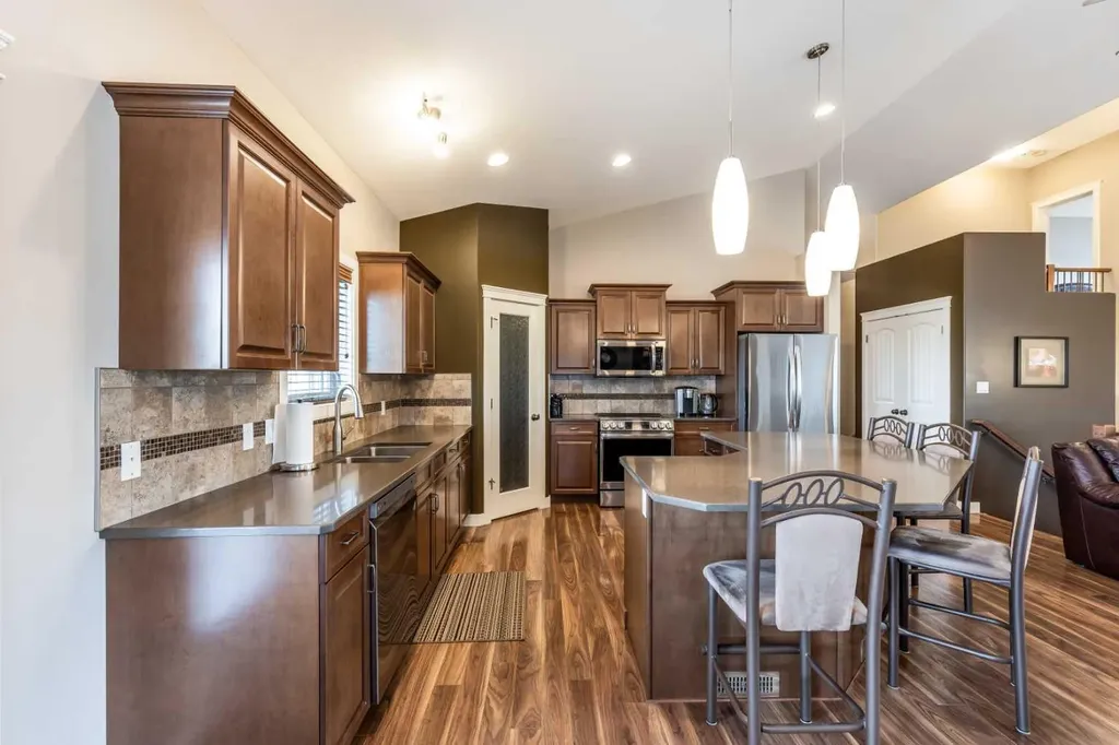 207 Hamptons Way SE Medicine Hat AB T1B 0E1