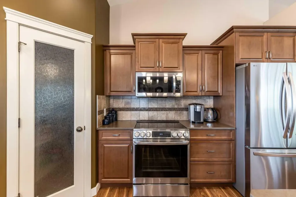 207 Hamptons Way SE Medicine Hat AB T1B 0E1