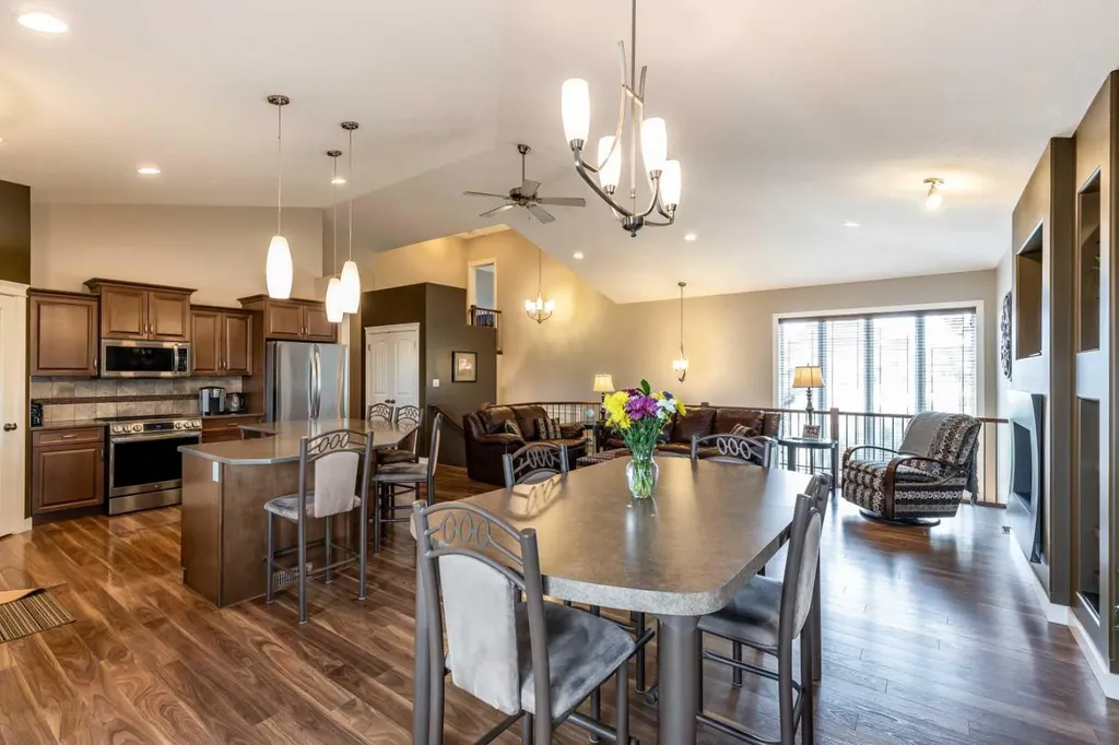 207 Hamptons Way SE Medicine Hat AB T1B 0E1