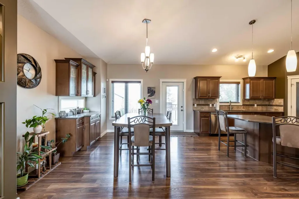 207 Hamptons Way SE Medicine Hat AB T1B 0E1