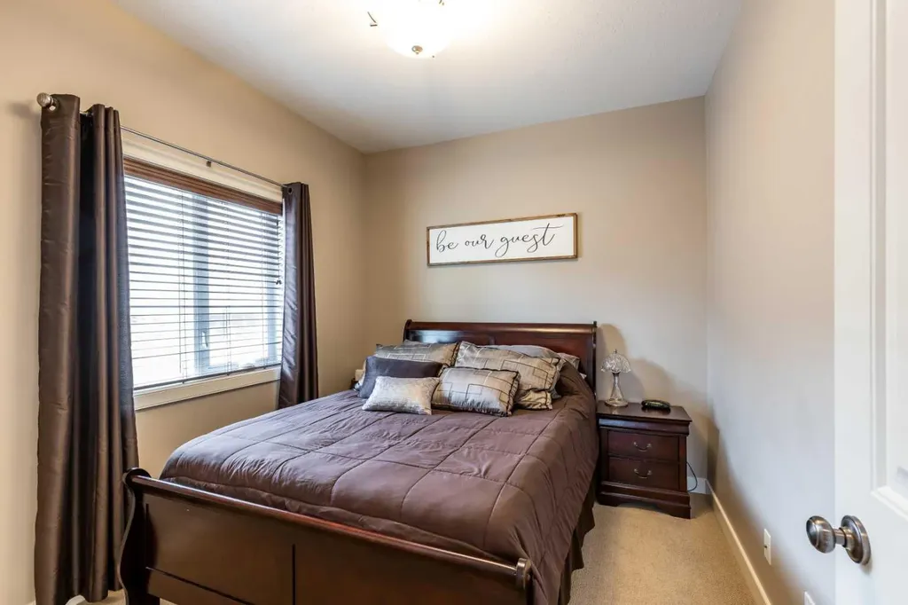 207 Hamptons Way SE Medicine Hat AB T1B 0E1