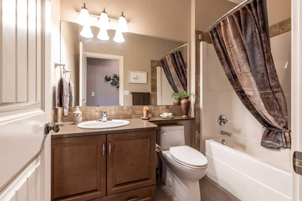 207 Hamptons Way SE Medicine Hat AB T1B 0E1