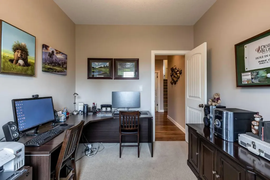 207 Hamptons Way SE Medicine Hat AB T1B 0E1