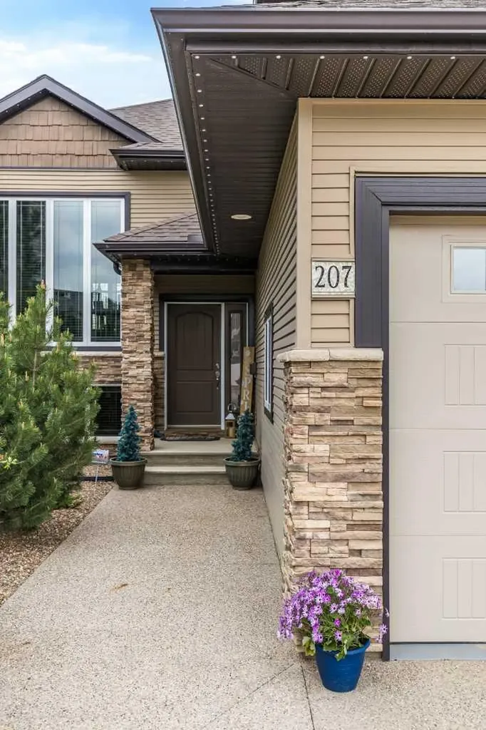 207 Hamptons Way SE Medicine Hat AB T1B 0E1