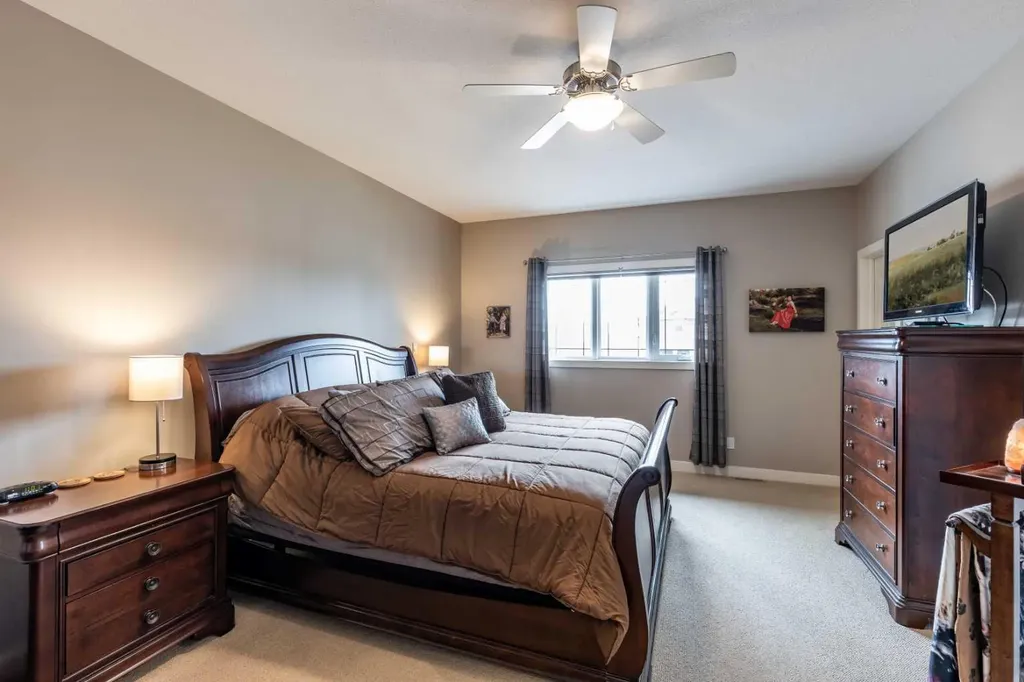 207 Hamptons Way SE Medicine Hat AB T1B 0E1