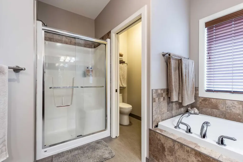 207 Hamptons Way SE Medicine Hat AB T1B 0E1