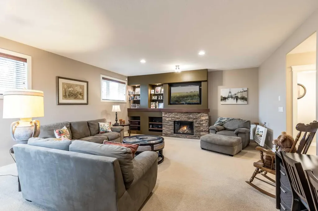207 Hamptons Way SE Medicine Hat AB T1B 0E1