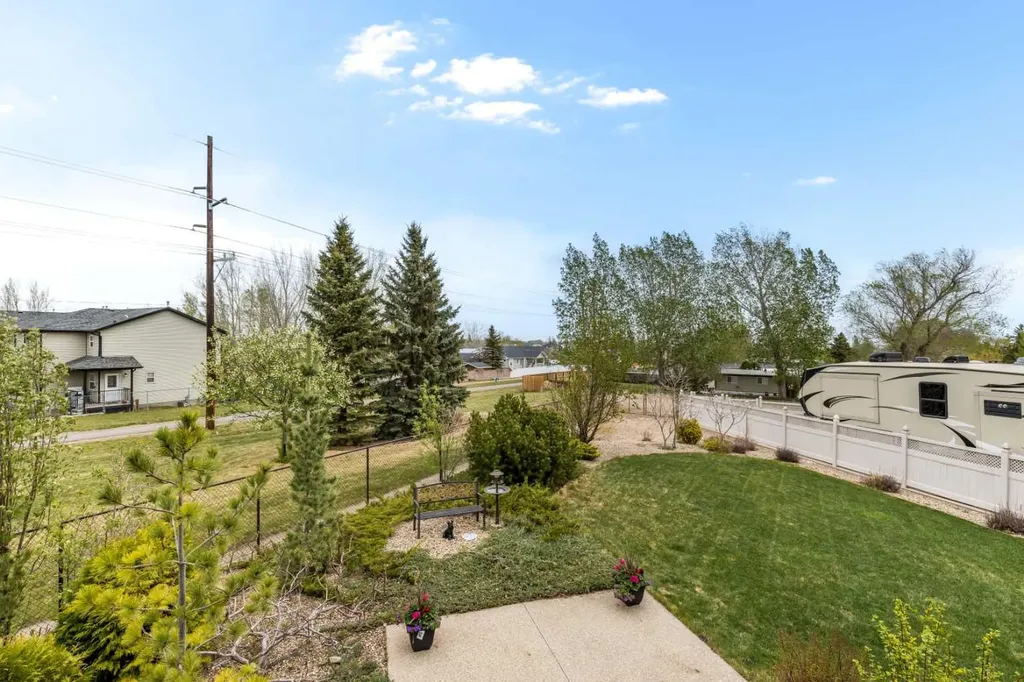 207 Hamptons Way SE Medicine Hat AB T1B 0E1