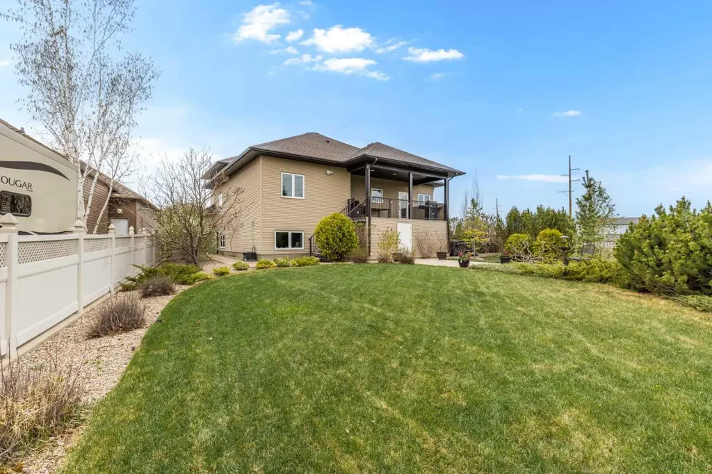 207 Hamptons Way SE Medicine Hat AB T1B 0E1