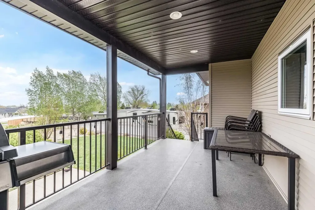 207 Hamptons Way SE Medicine Hat AB T1B 0E1