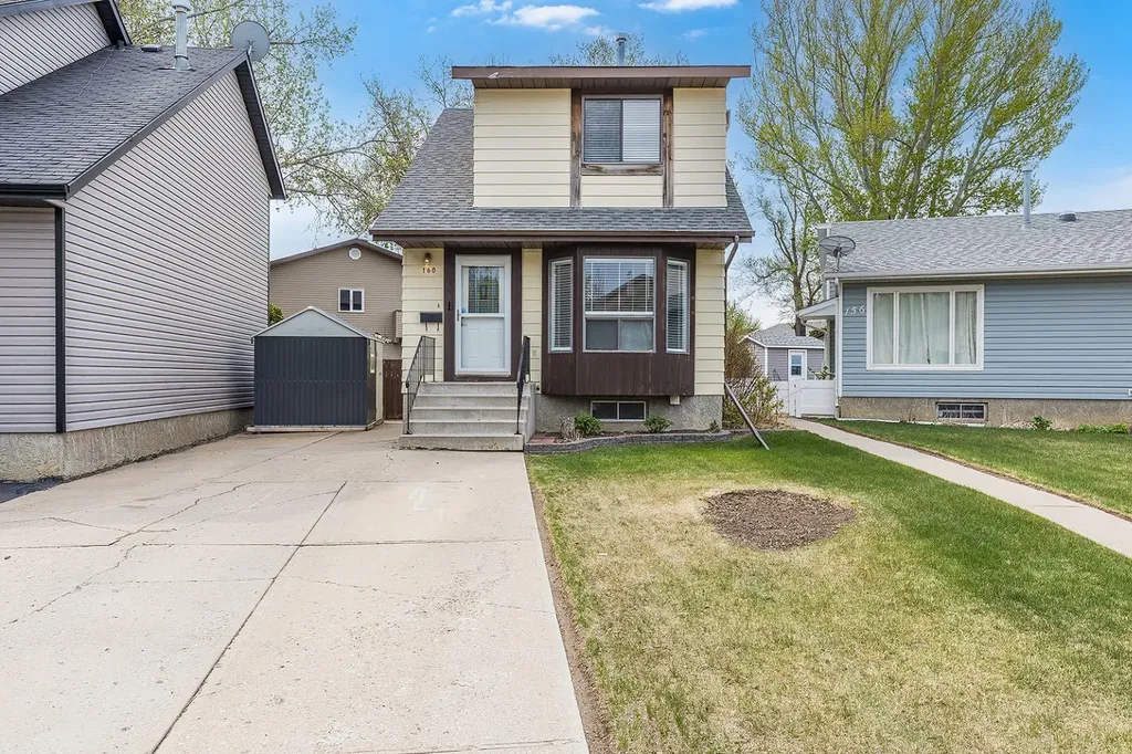 160 South Ridge Crescent SW Medicine Hat AB T1B2P1