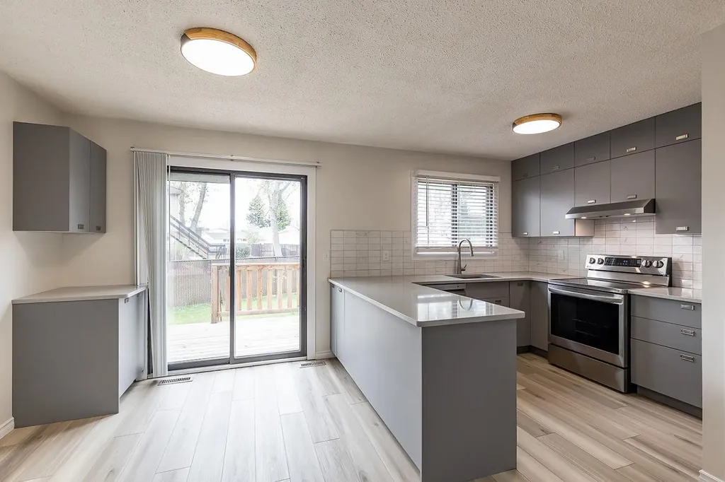 160 South Ridge Crescent SW Medicine Hat AB T1B2P1