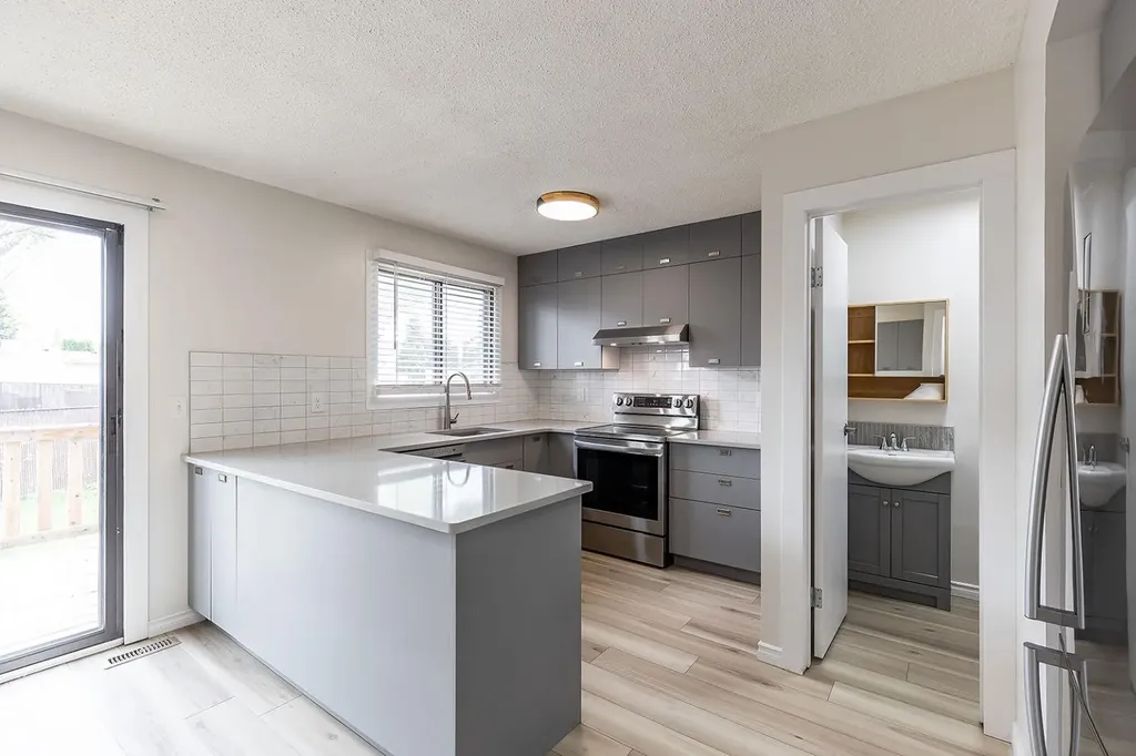 160 South Ridge Crescent SW Medicine Hat AB T1B2P1