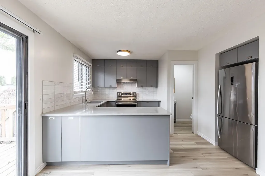 160 South Ridge Crescent SW Medicine Hat AB T1B2P1