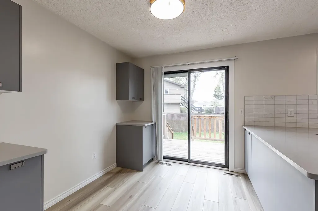 160 South Ridge Crescent SW Medicine Hat AB T1B2P1