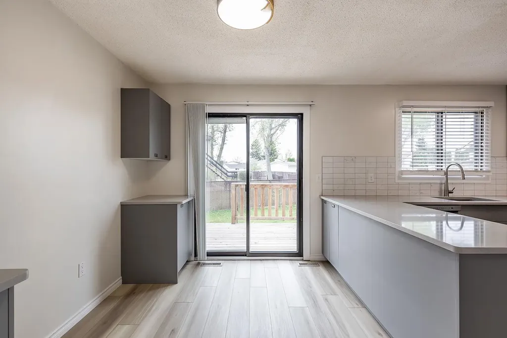 160 South Ridge Crescent SW Medicine Hat AB T1B2P1