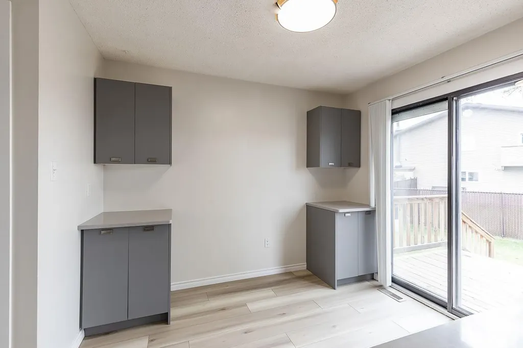 160 South Ridge Crescent SW Medicine Hat AB T1B2P1