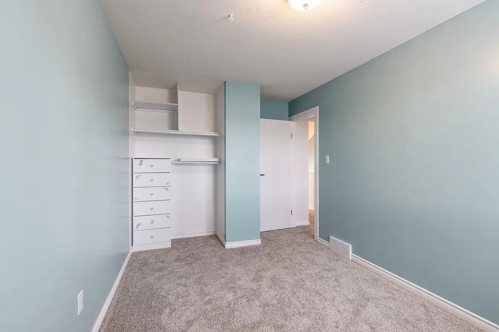 160 South Ridge Crescent SW Medicine Hat AB T1B2P1
