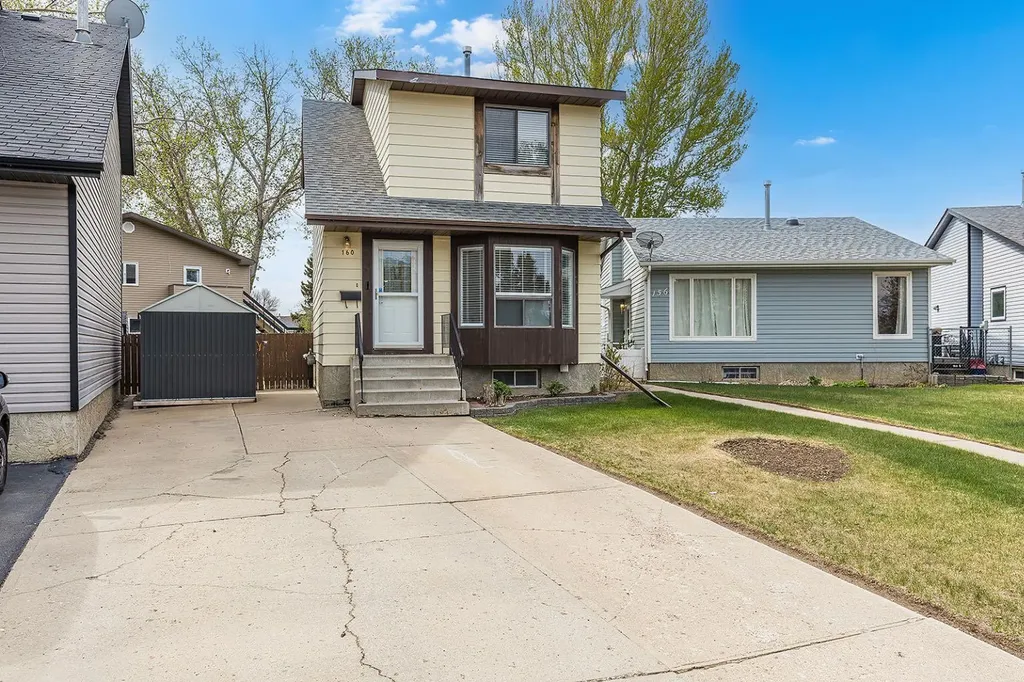 160 South Ridge Crescent SW Medicine Hat AB T1B2P1