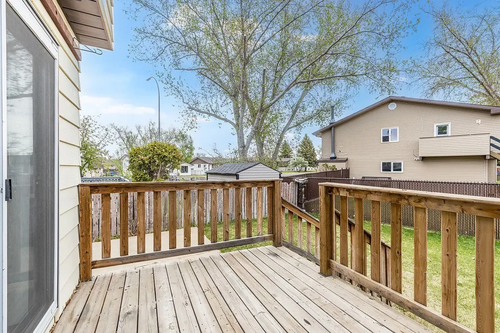 160 South Ridge Crescent SW Medicine Hat AB T1B2P1