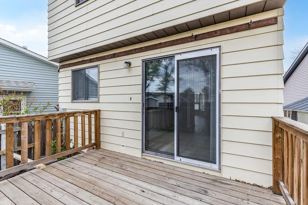 160 South Ridge Crescent SW Medicine Hat AB T1B2P1
