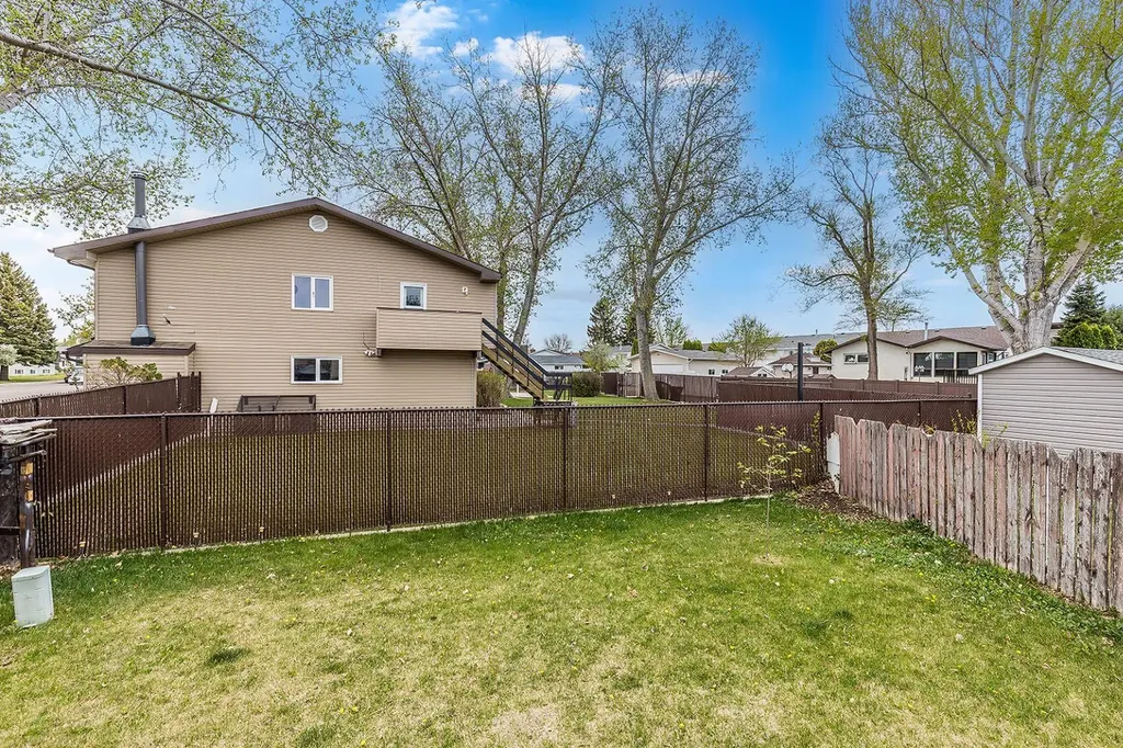 160 South Ridge Crescent SW Medicine Hat AB T1B2P1