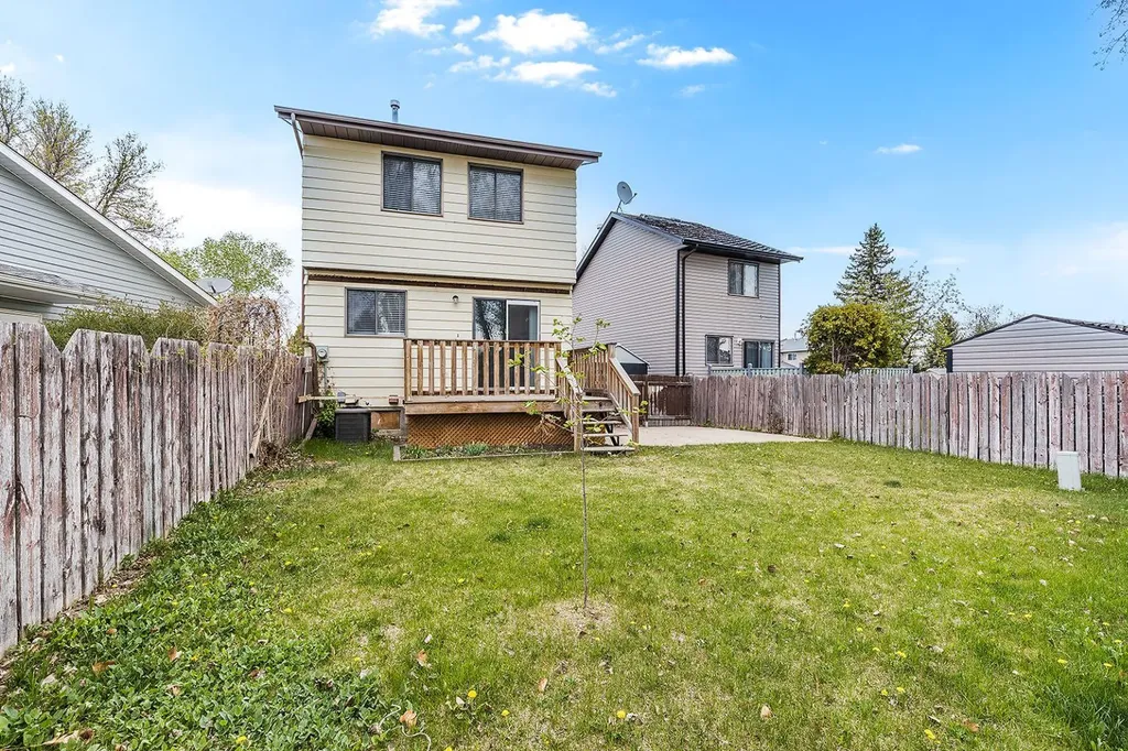 160 South Ridge Crescent SW Medicine Hat AB T1B2P1