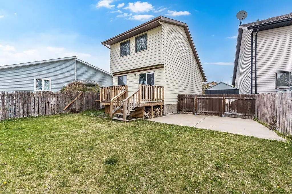 160 South Ridge Crescent SW Medicine Hat AB T1B2P1