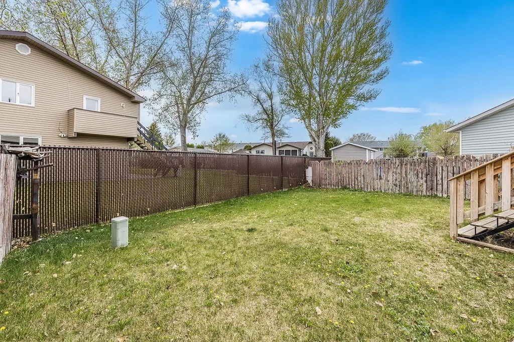 160 South Ridge Crescent SW Medicine Hat AB T1B2P1