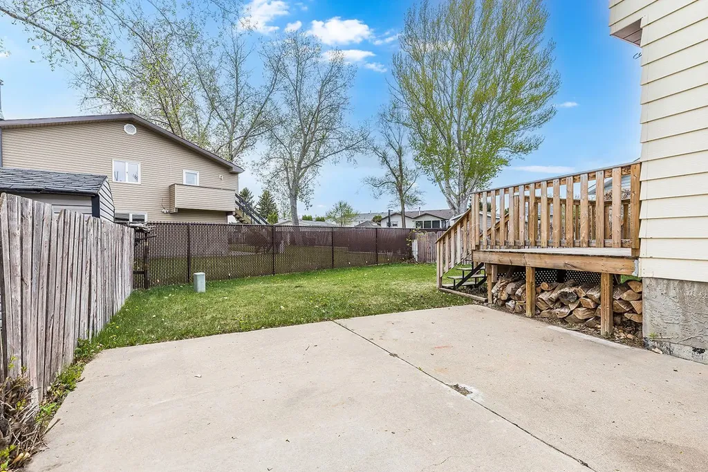 160 South Ridge Crescent SW Medicine Hat AB T1B2P1