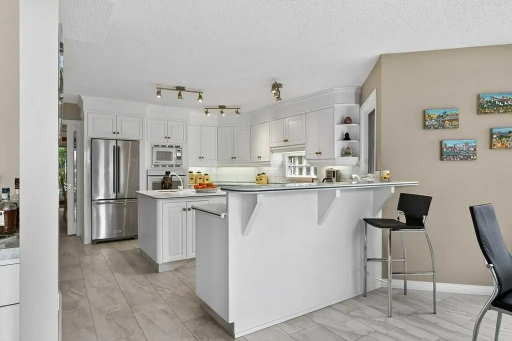 152 Scenic Ridge Crescent NW Calgary AB T3L 1V7