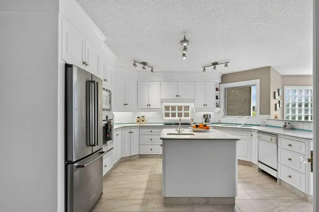 152 Scenic Ridge Crescent NW Calgary AB T3L 1V7