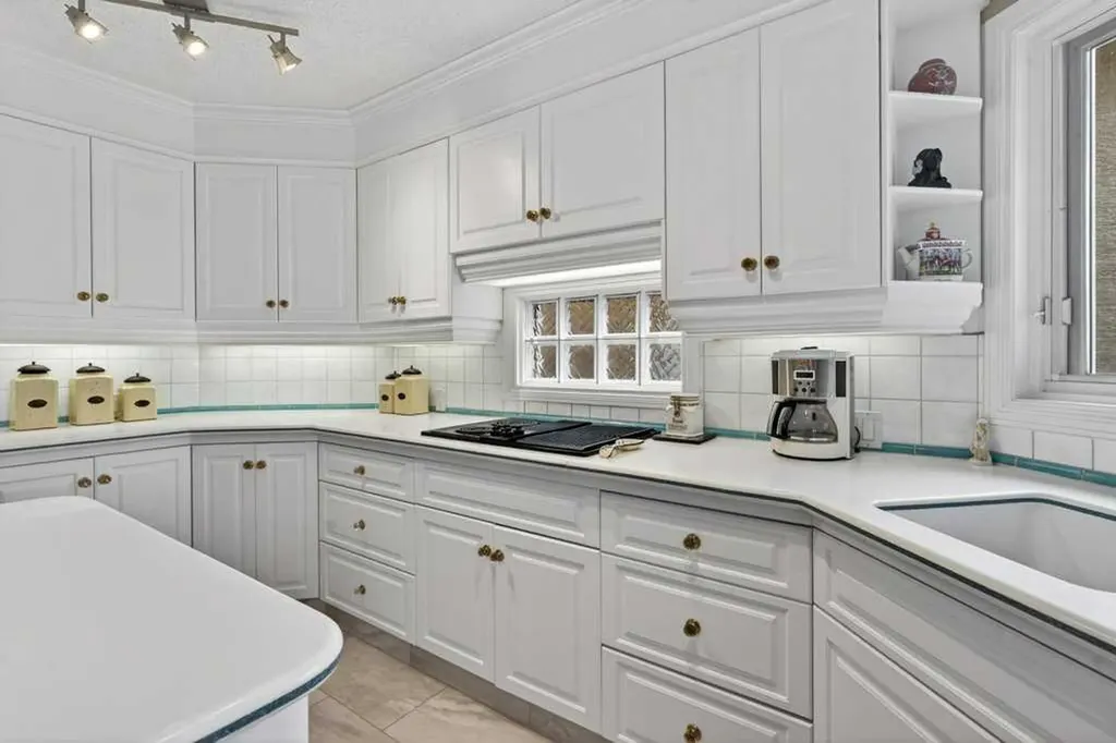 152 Scenic Ridge Crescent NW Calgary AB T3L 1V7