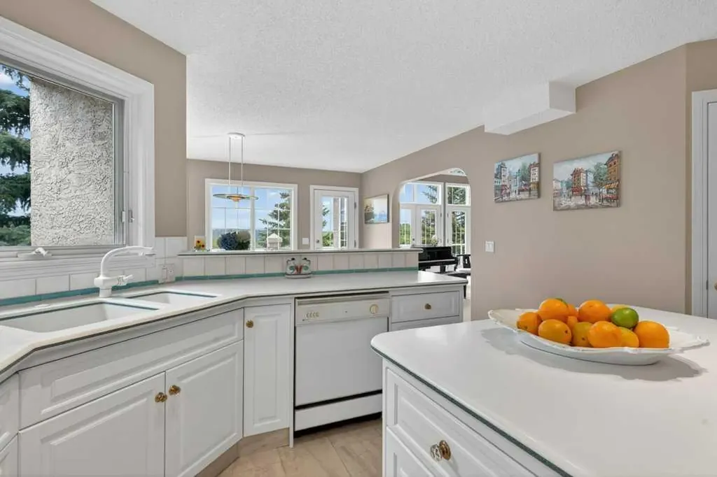 152 Scenic Ridge Crescent NW Calgary AB T3L 1V7