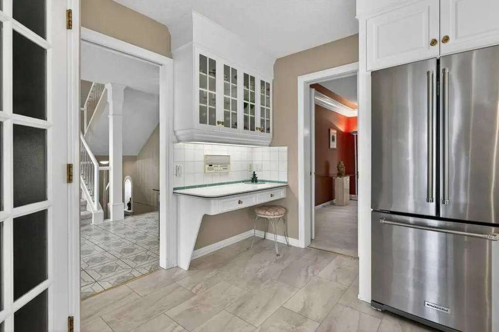 152 Scenic Ridge Crescent NW Calgary AB T3L 1V7