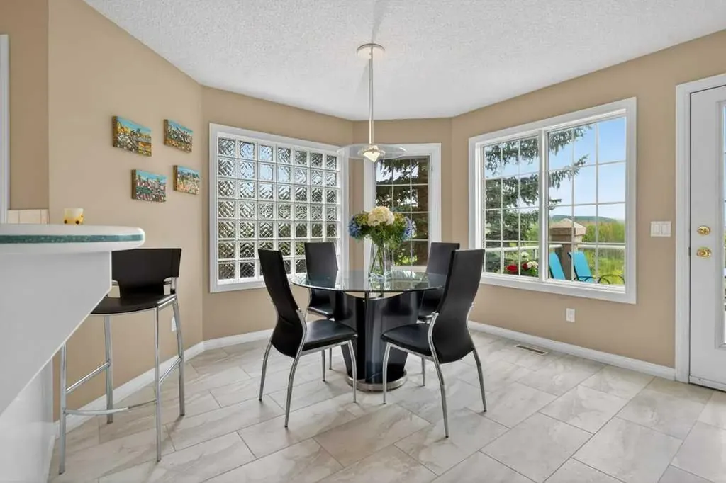 152 Scenic Ridge Crescent NW Calgary AB T3L 1V7