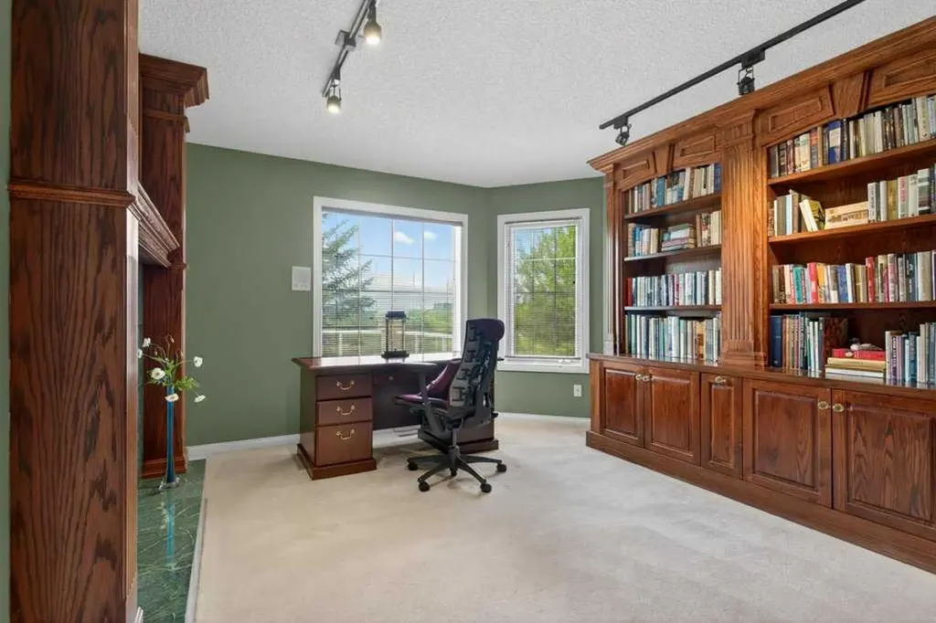 152 Scenic Ridge Crescent NW Calgary AB T3L 1V7