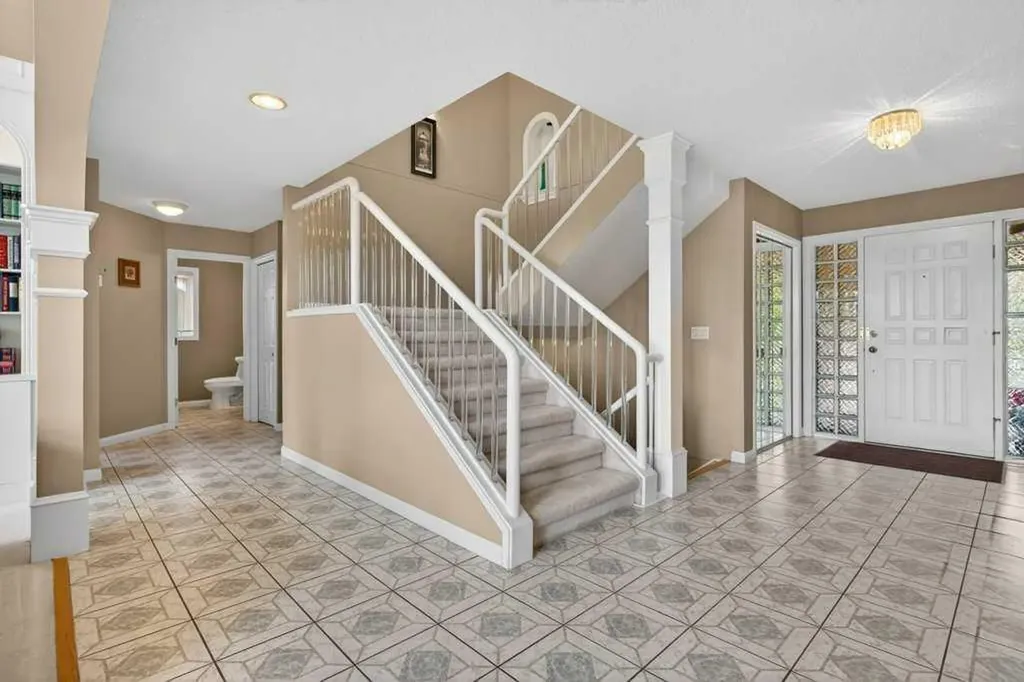 152 Scenic Ridge Crescent NW Calgary AB T3L 1V7