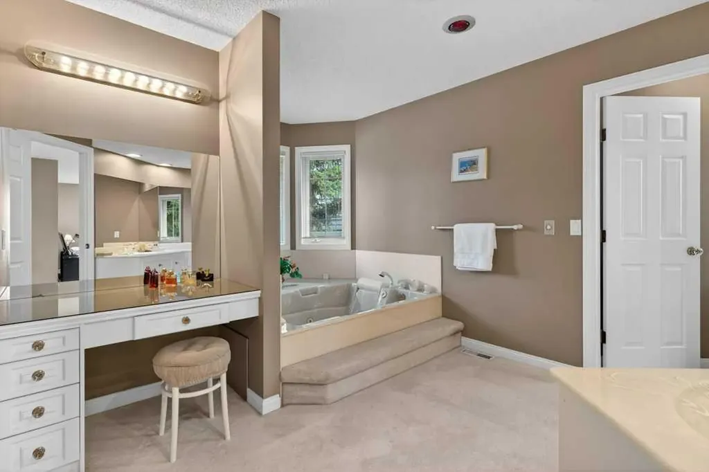 152 Scenic Ridge Crescent NW Calgary AB T3L 1V7