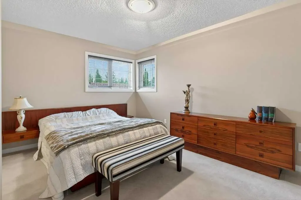 152 Scenic Ridge Crescent NW Calgary AB T3L 1V7
