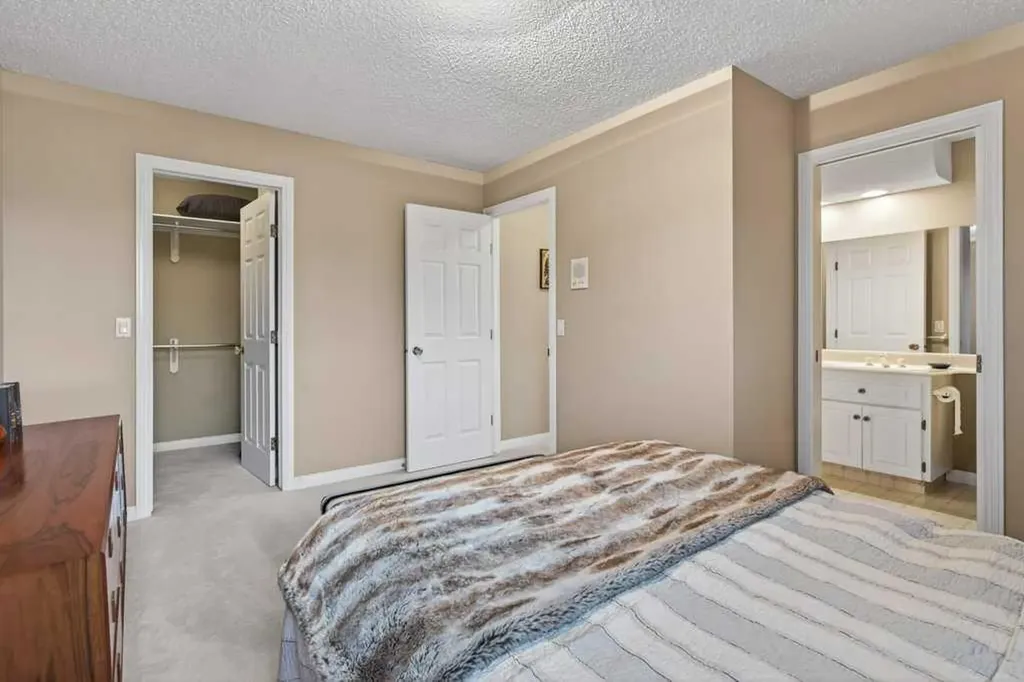 152 Scenic Ridge Crescent NW Calgary AB T3L 1V7
