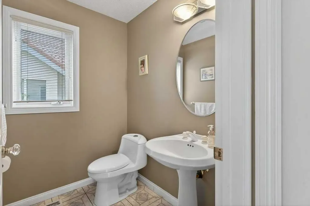 152 Scenic Ridge Crescent NW Calgary AB T3L 1V7